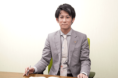 弁護士岩間